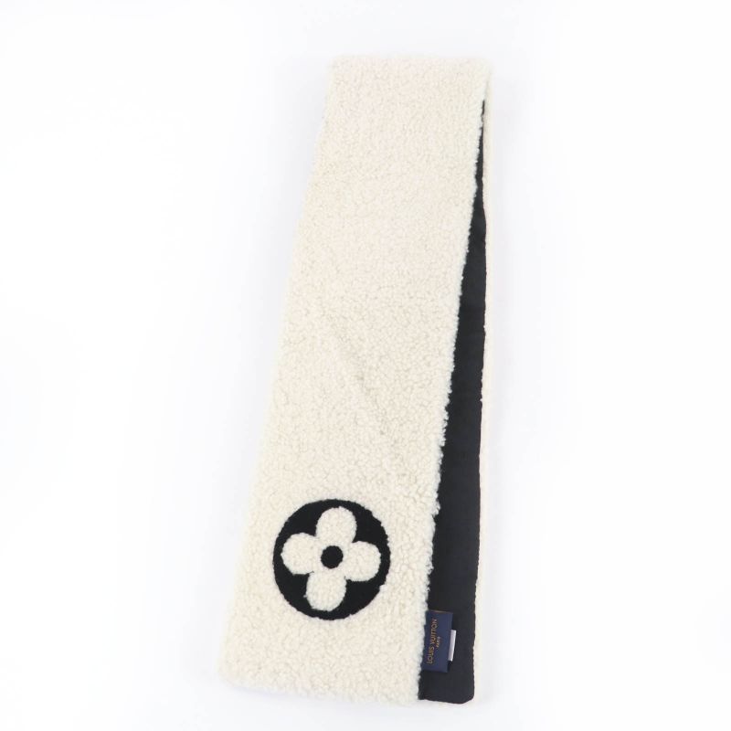 Louis Vuitton Echarpe Ring Logo Shearling Mouton Muffler Ivory Scarf — view 3