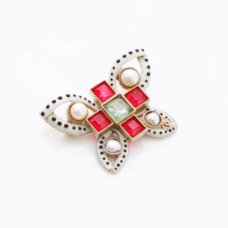 Chanel Brooch Red Gold — view 3