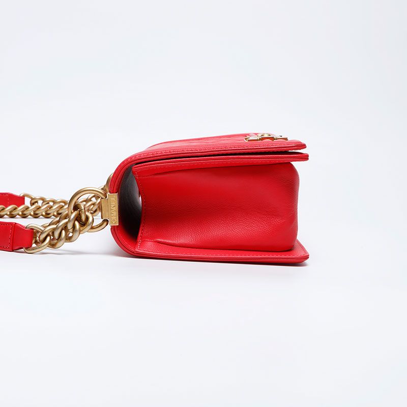 Chanel Shoulder Bag Caviar Leather Boy — view 3