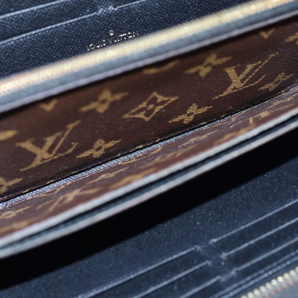 Louis Vuitton Monogram Retiro Round Zipper Long Wallet — view 4