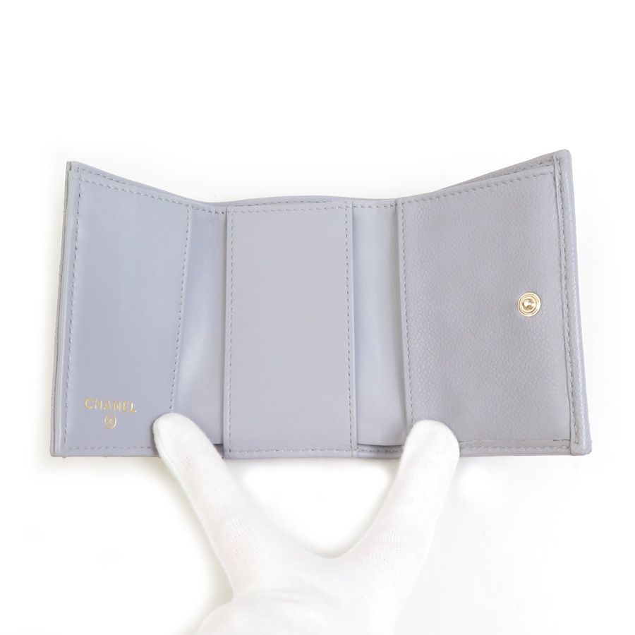 Chanel Trifold Wallet Boy — view 3