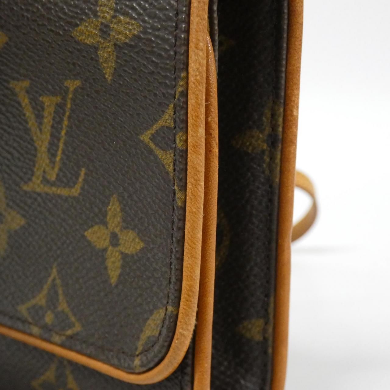 Louis Vuitton Monogram Pochette Twin GM Shoulder Bag — view 4