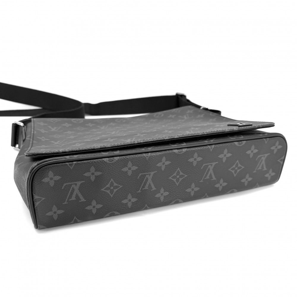 Louis Vuitton Shoulder Bag Monogram Eclipse District MM — view 3
