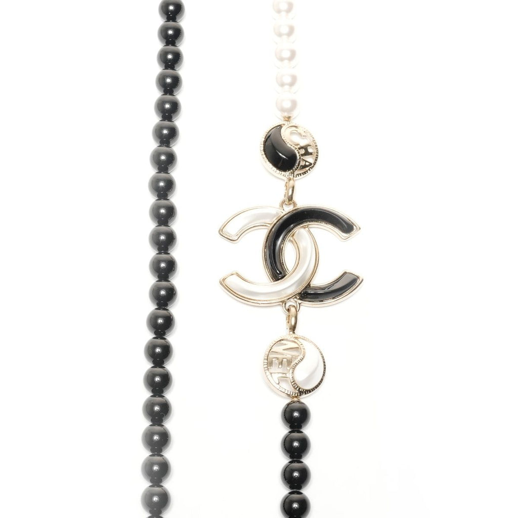 Chanel Necklace CC Logo Pearl — view 3