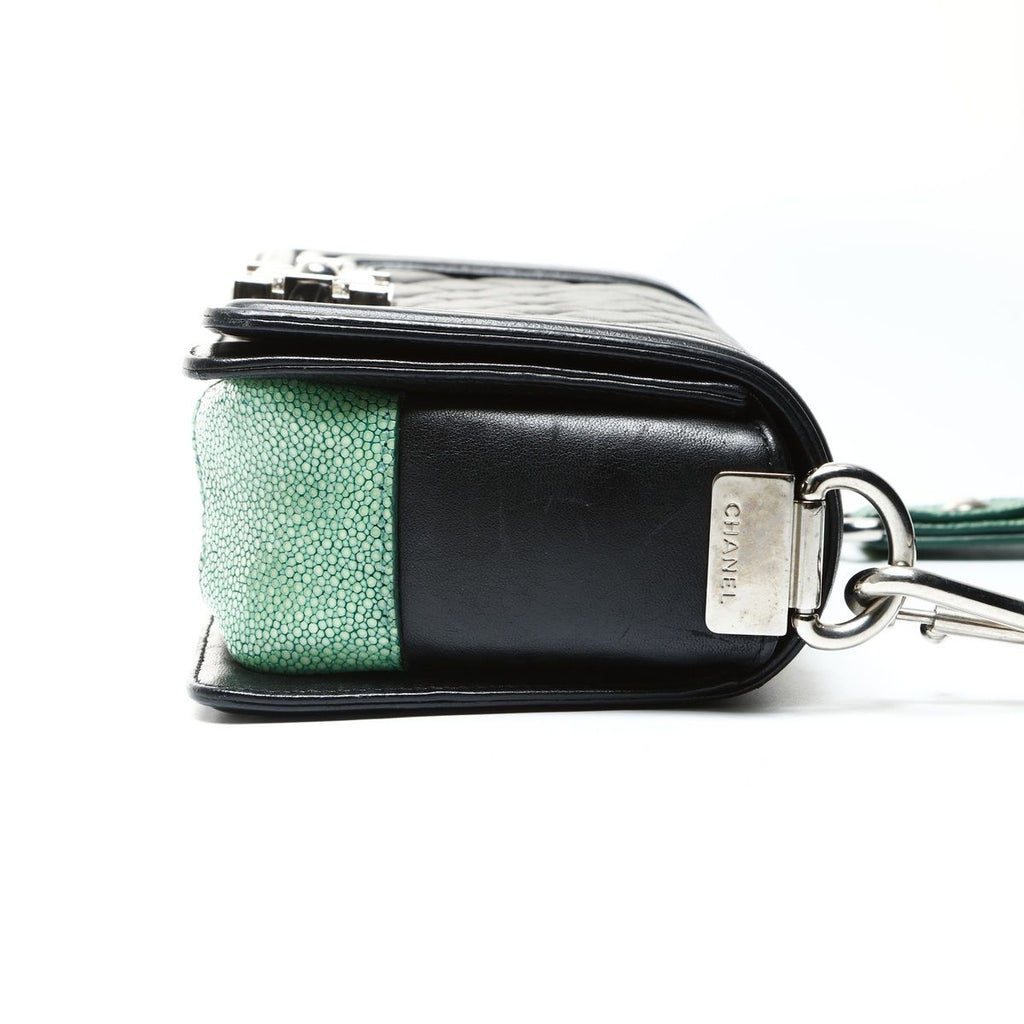 Chanel Shoulder Bag Boy Lambskin Mini Stingray — view 4