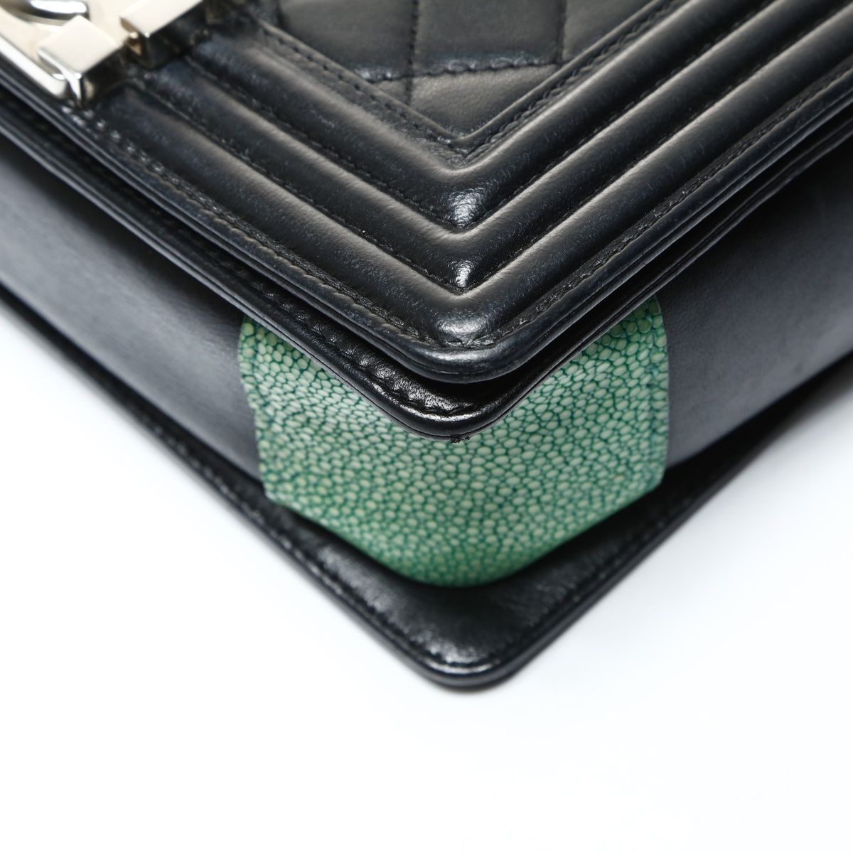 Chanel Shoulder Bag Boy Lambskin Mini Stingray — view 6