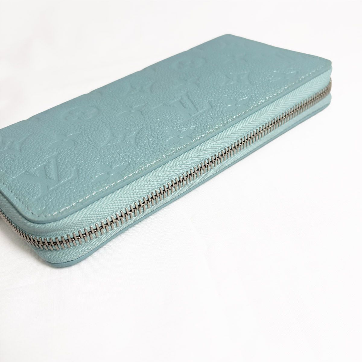 Louis Vuitton Wallet Zip Around Azur Frost Monogram — view 4