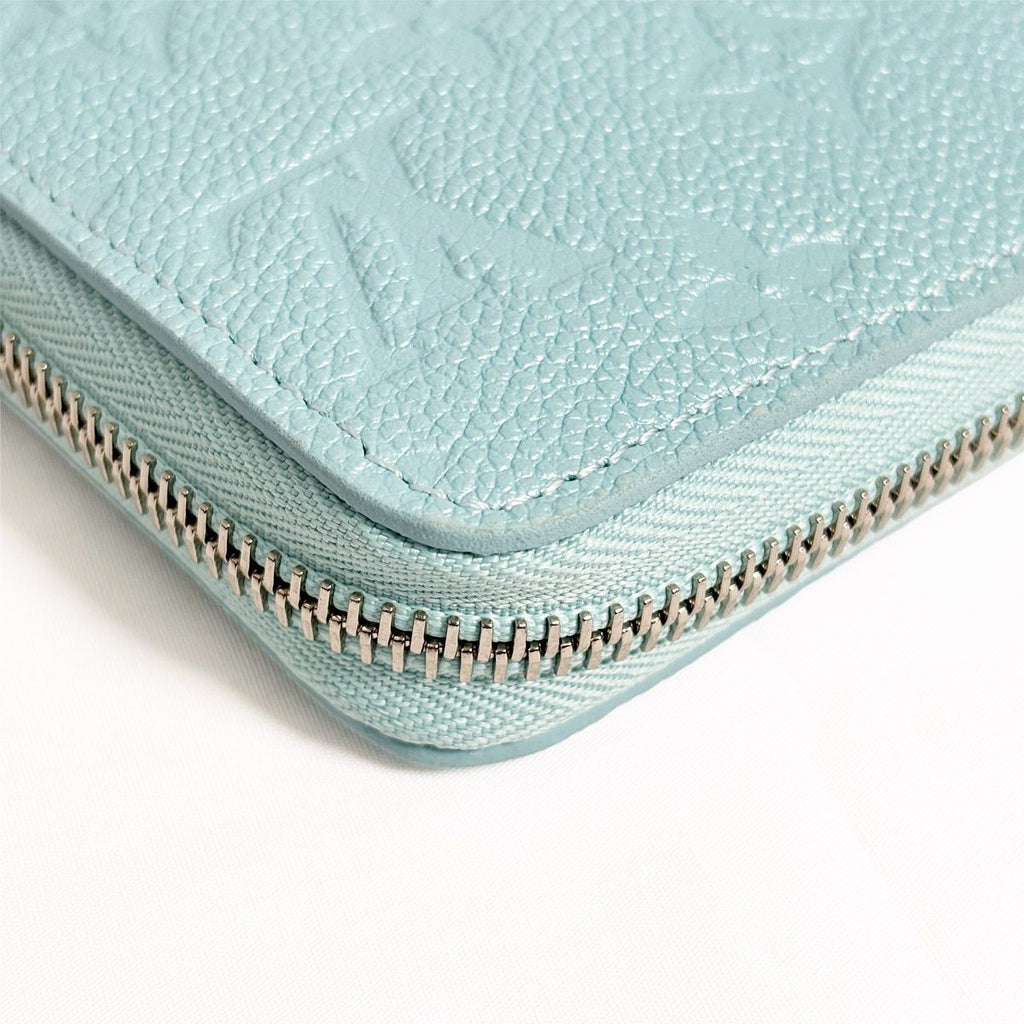 Louis Vuitton Wallet Zip Around Azur Frost Monogram — view 9