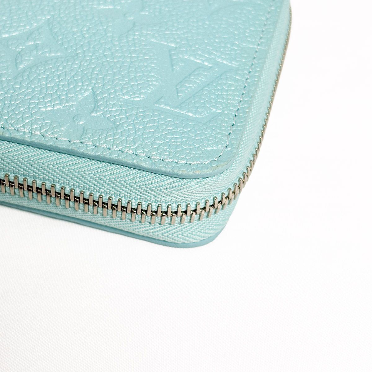 Louis Vuitton Wallet Zip Around Azur Frost Monogram — view 7