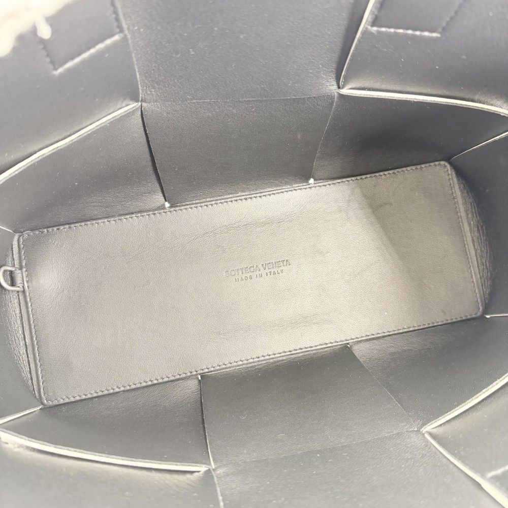 Bottega Veneta Handbag Maxi Intrecciato Small Arcotto Tote — view 4