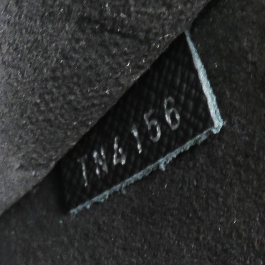Louis Vuitton Clutch Epi Leather Black — view 8