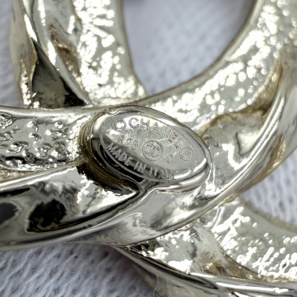 Chanel Brooch CC Logo Rhinestone Gold — view 4