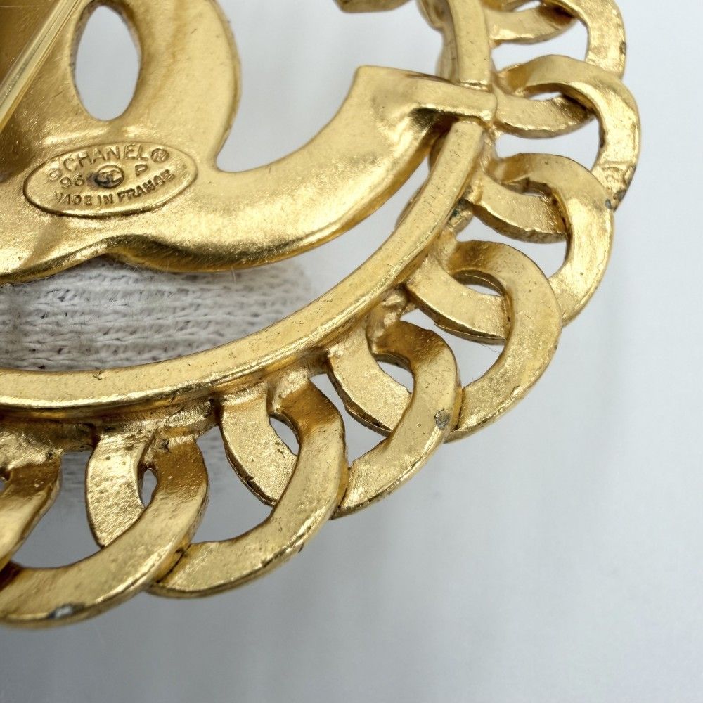 Chanel Brooch CC Logo Vintage Round Gold Plated — view 8