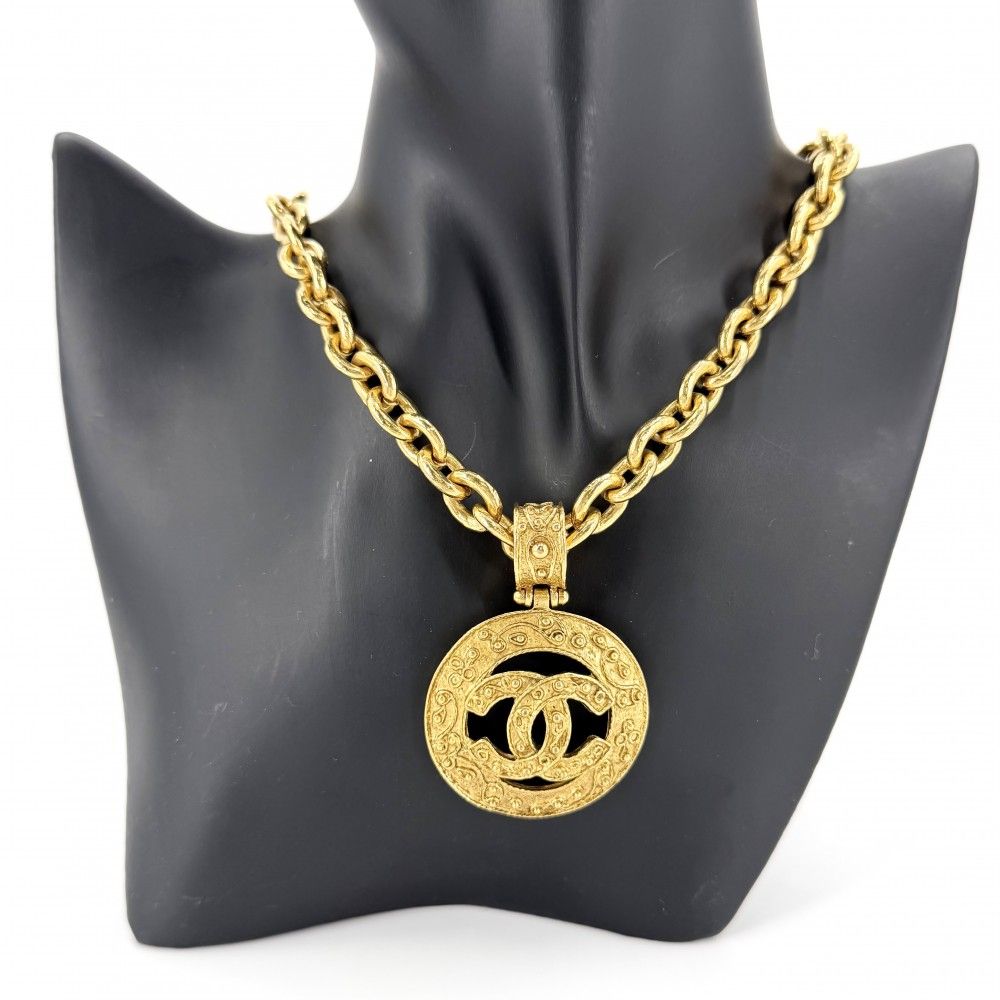 Chanel Necklace Long Round CC Logo Vintage Pendant Accessorie — view 3