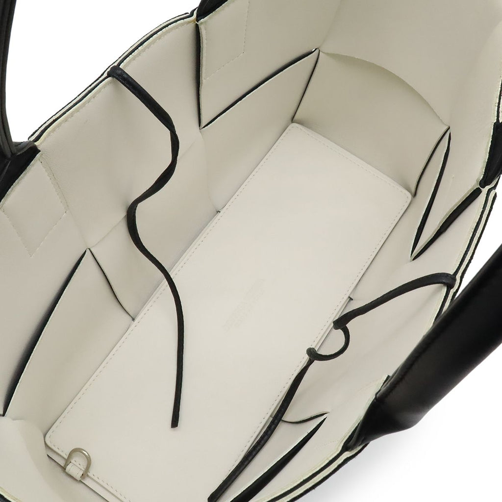 Bottega Veneta Maxi Intrecciato Arco Tote Small Leather Black — view 7