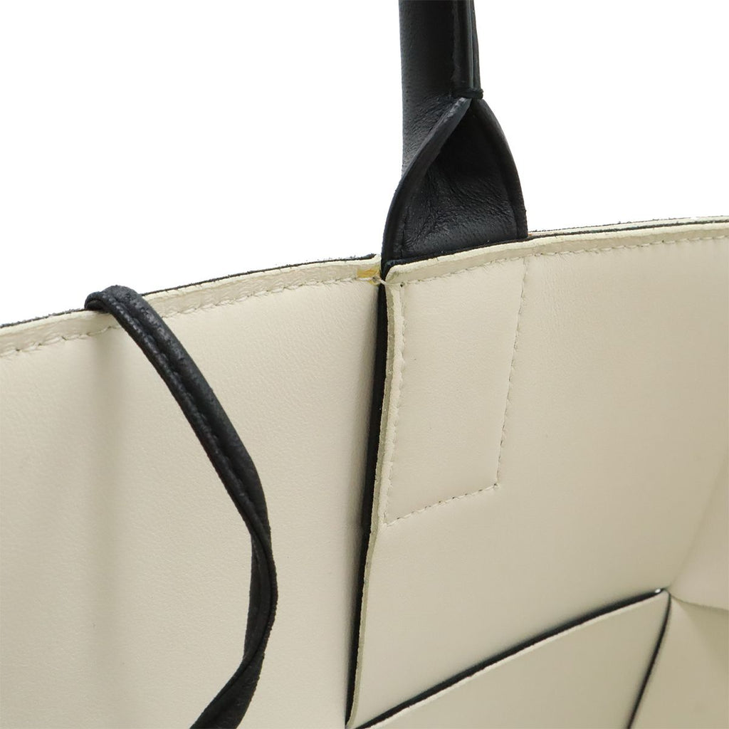 Bottega Veneta Maxi Intrecciato Arco Tote Small Leather Black — view 8