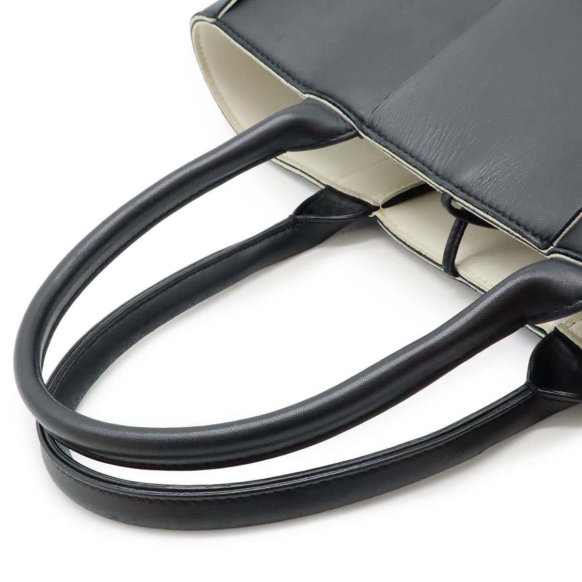 Bottega Veneta Maxi Intrecciato Arco Tote Small Leather Black — view 4