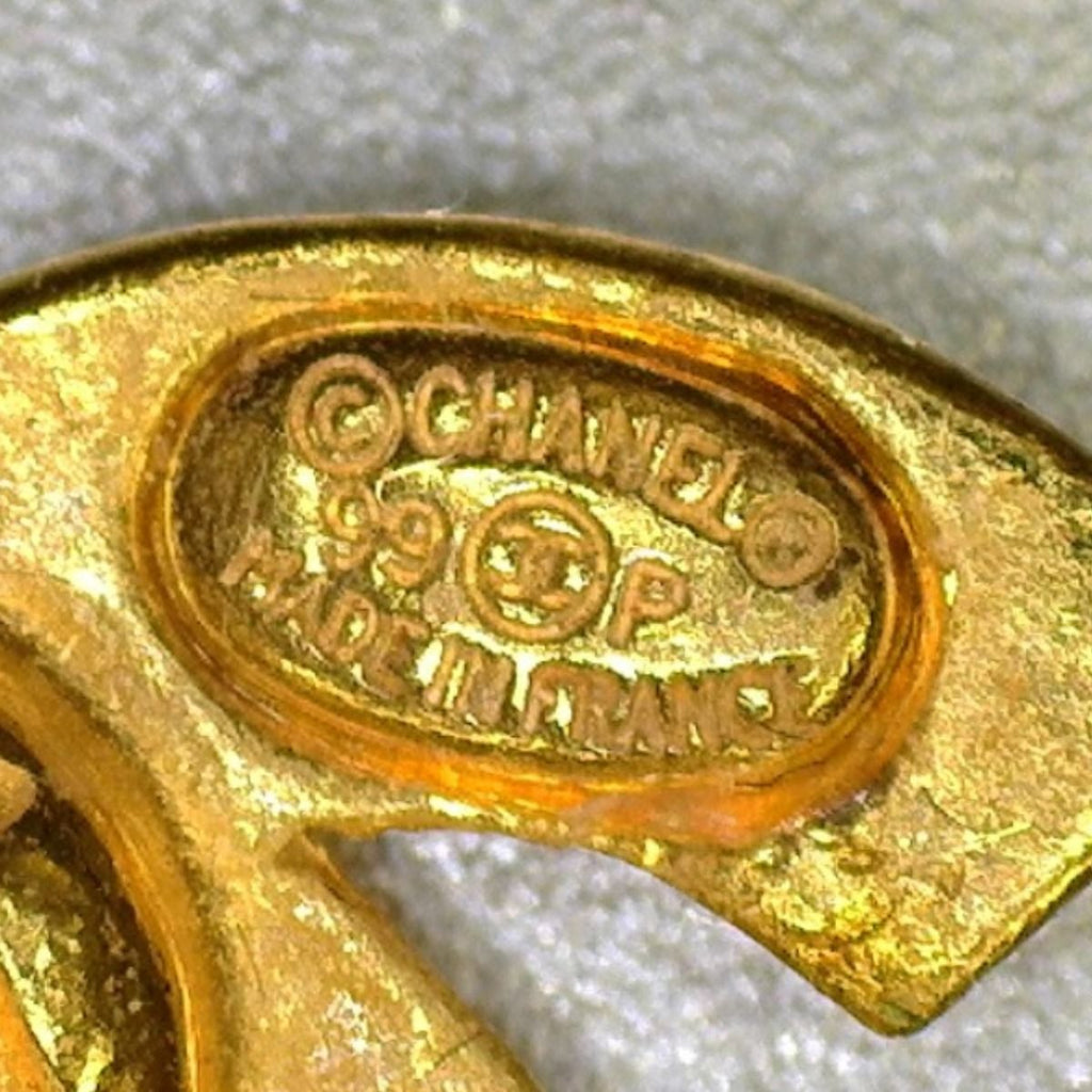 Chanel Vintage Earrings CC Logo Gold — view 7