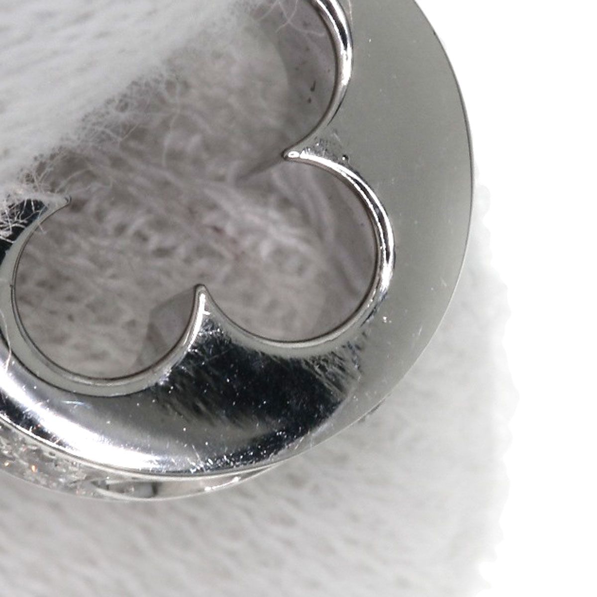 Louis Vuitton Pendentif Empreinte Diamond Pendant Top 18K White Gold — view 4