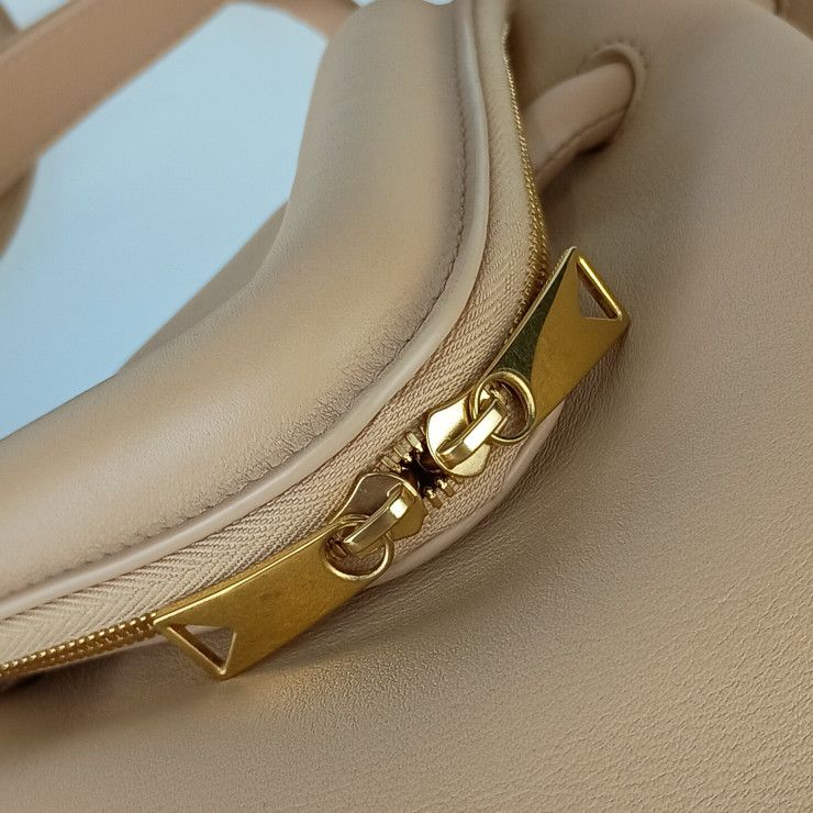 Bottega Veneta Shoulder Bag Beak Beige Leather 2-Way Gold — view 6