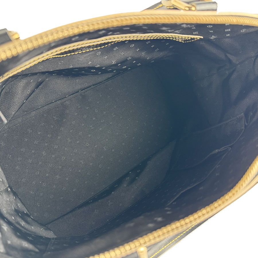 Louis Vuitton Handbag Lockit MM — view 5