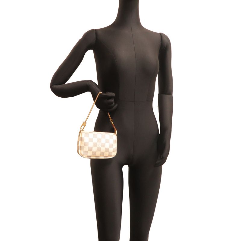 Louis Vuitton Pouch Leather White — view 9