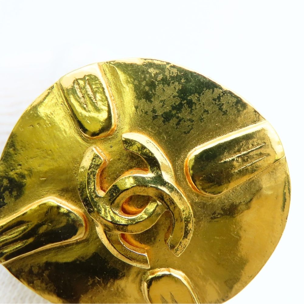 Chanel Earrings CC Logo Metal Gold Plated — view 3