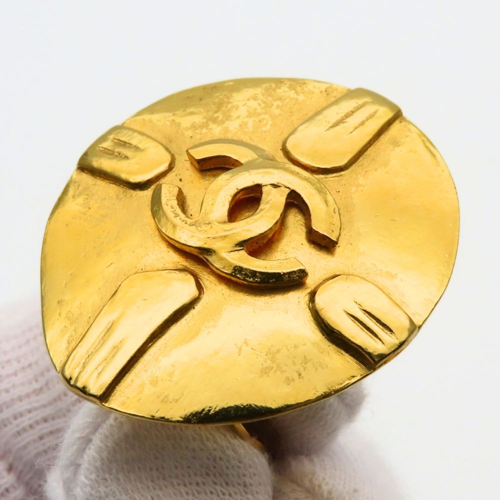 Chanel Earrings CC Logo Metal Gold Plated — view 2