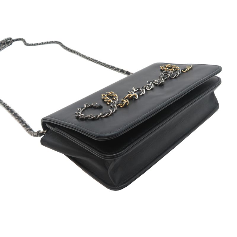 Chanel Shoulder Bag Black M — view 3