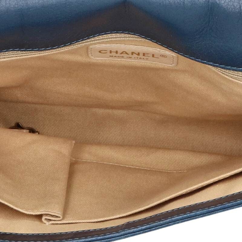 Chanel 30 Vintage Calfskin Chain Shoulder Bag — view 4