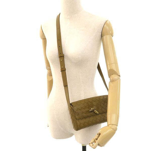 Bottega Veneta Mini Andia Mocross — view 9