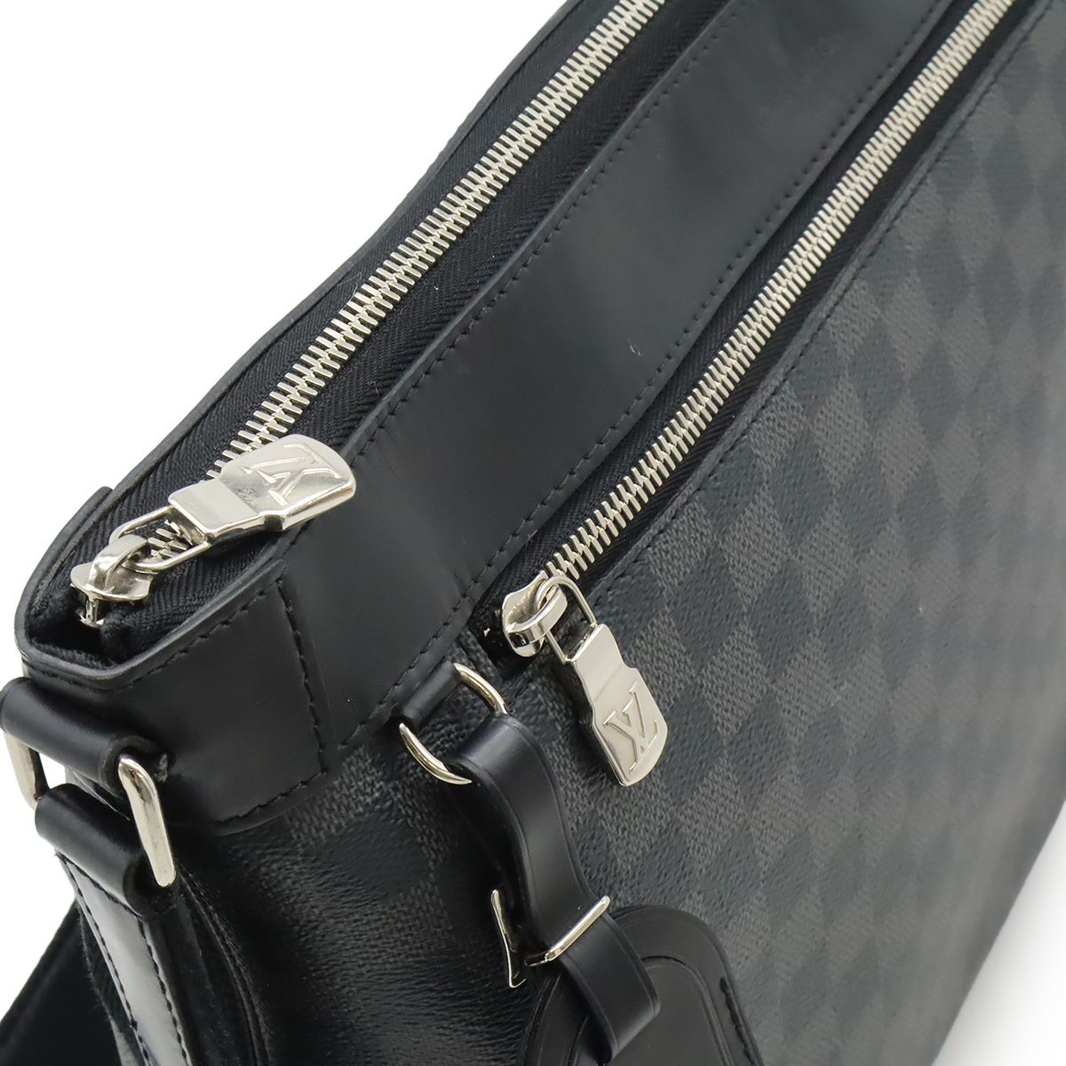 Louis Vuitton Damier Graphite Mick MM NM Shoulder Bag — view 6