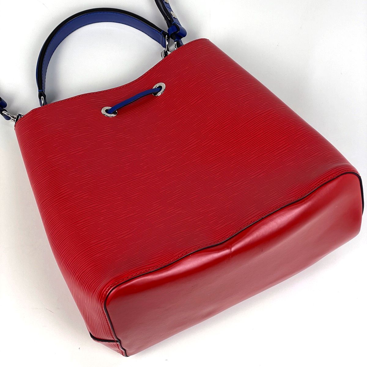 Louis Vuitton Neo Noe 2-Way Shoulder Bag Drawstring Epi — view 2