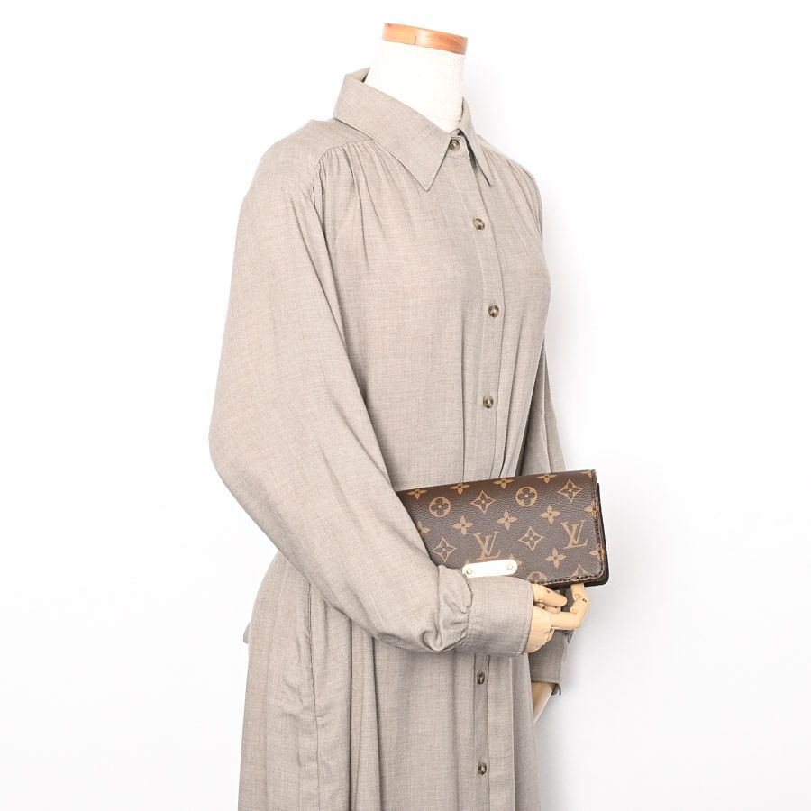 Louis Vuitton Shoulder Bag Wallet on Chain Lily — view 7