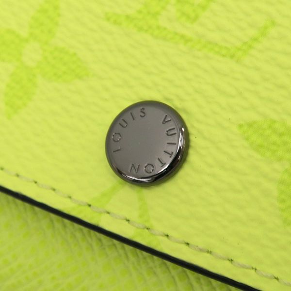 Louis Vuitton Taiga Llama Victor Wallet — view 7