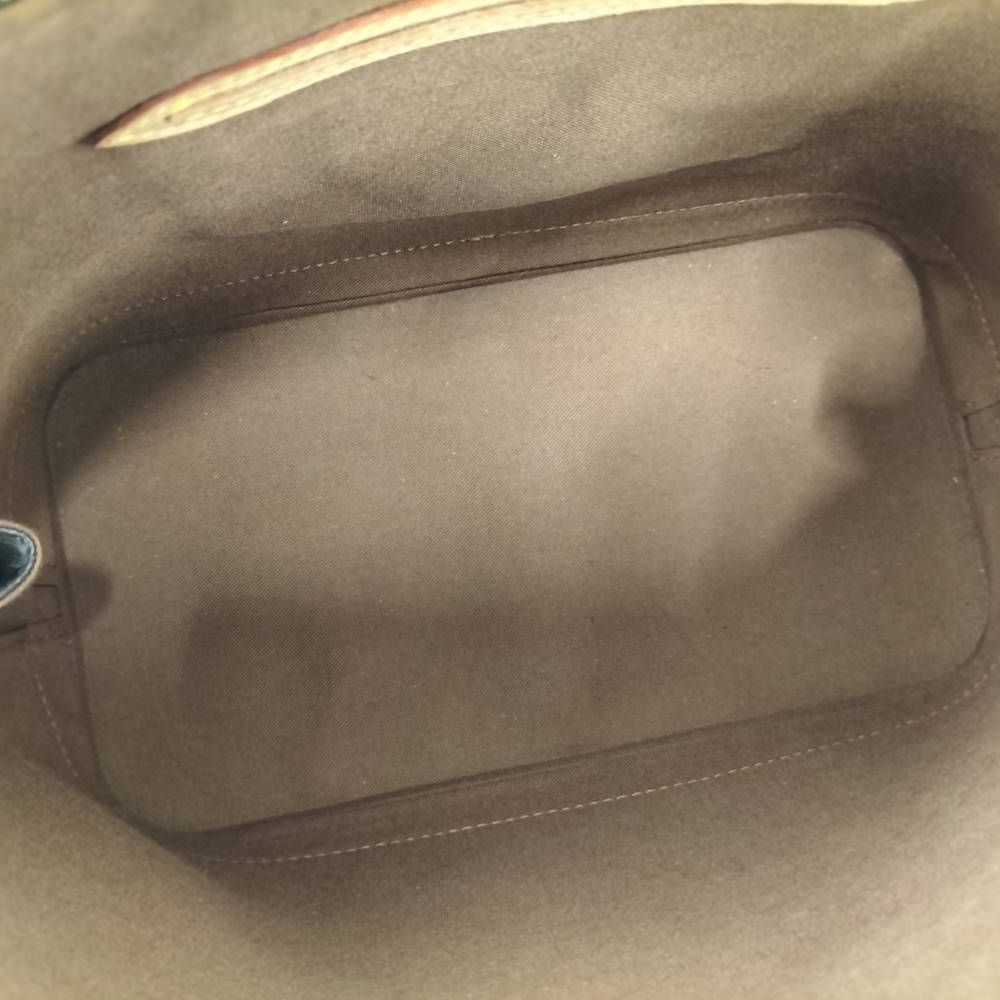 Louis Vuitton Alma Handbag Monogram — view 9