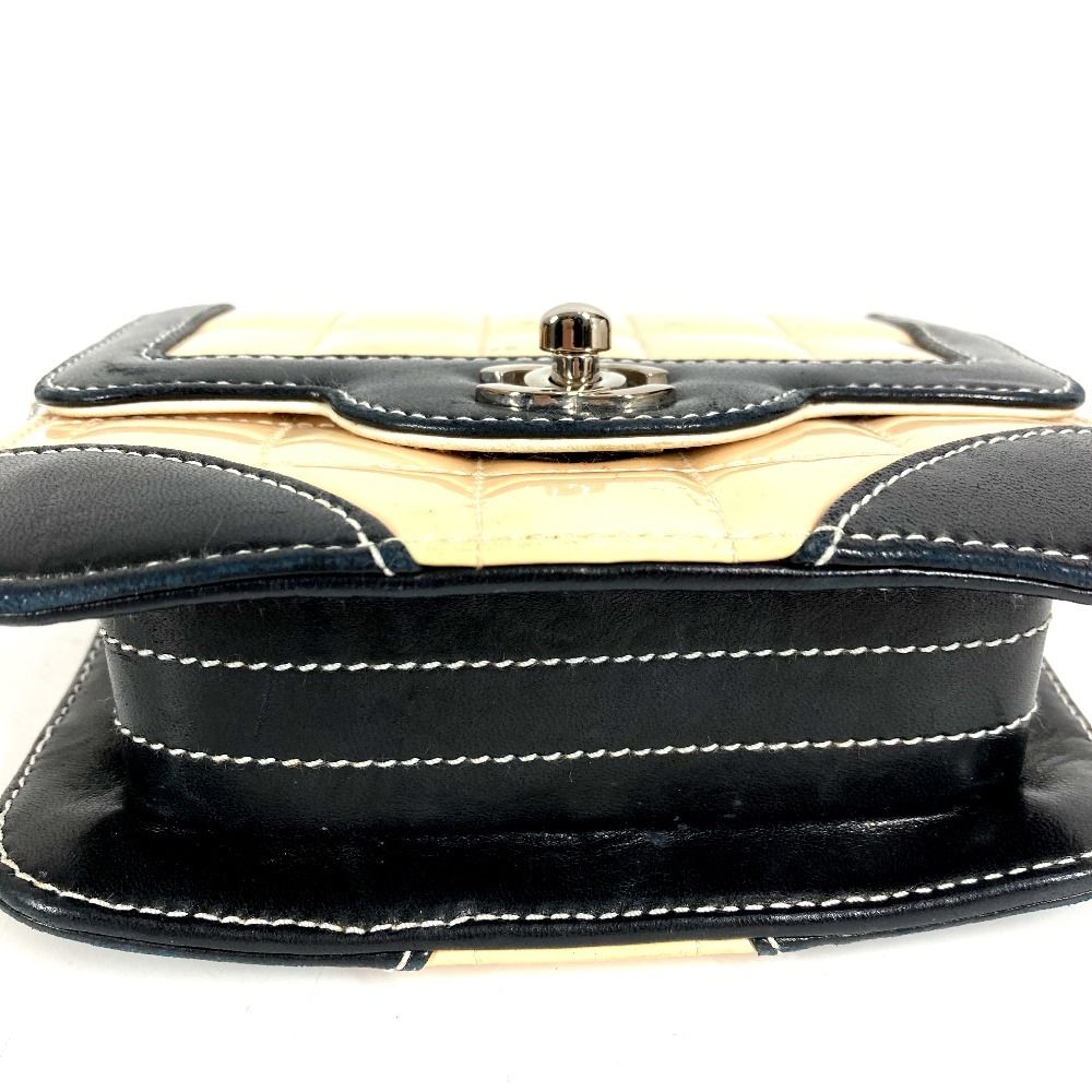 Chanel Shoulder Bag Mini Quilted Choco Bar Patent Leather White — view 5