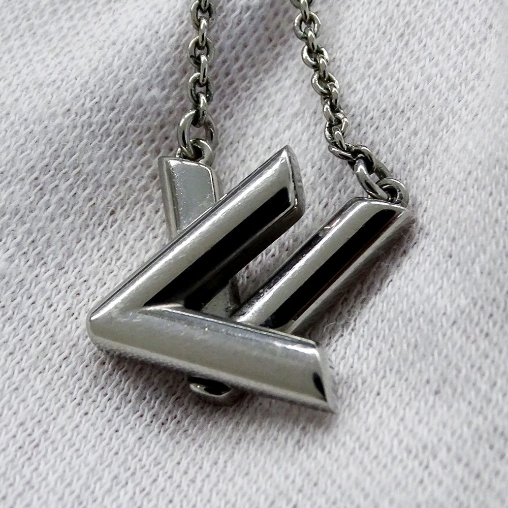 Louis Vuitton Necklace Silver Fashionable — view 9