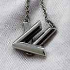 Louis Vuitton Necklace Silver Fashionable — view 9