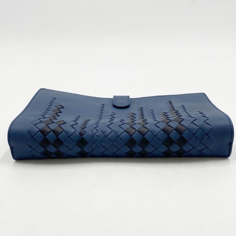 Bottega Veneta Clutch Intrecciato Micro Macro Blue Leather — view 3