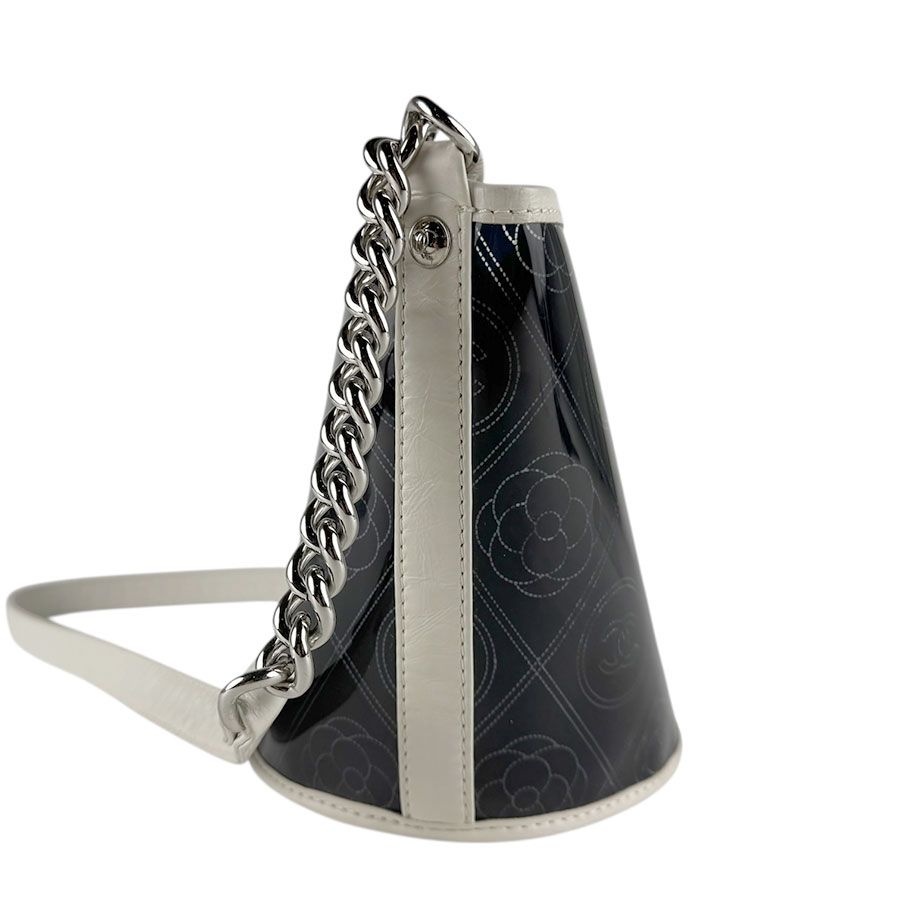 Chanel Shoulder Bag Camellia — view 2