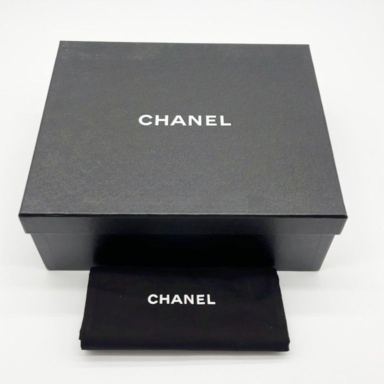 Chanel Sandals CC Logo White Leather Wood Strap Chain Silver — view 7