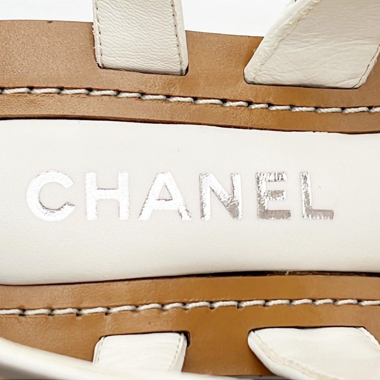 Chanel Sandals CC Logo White Leather Wood Strap Chain Silver — view 6