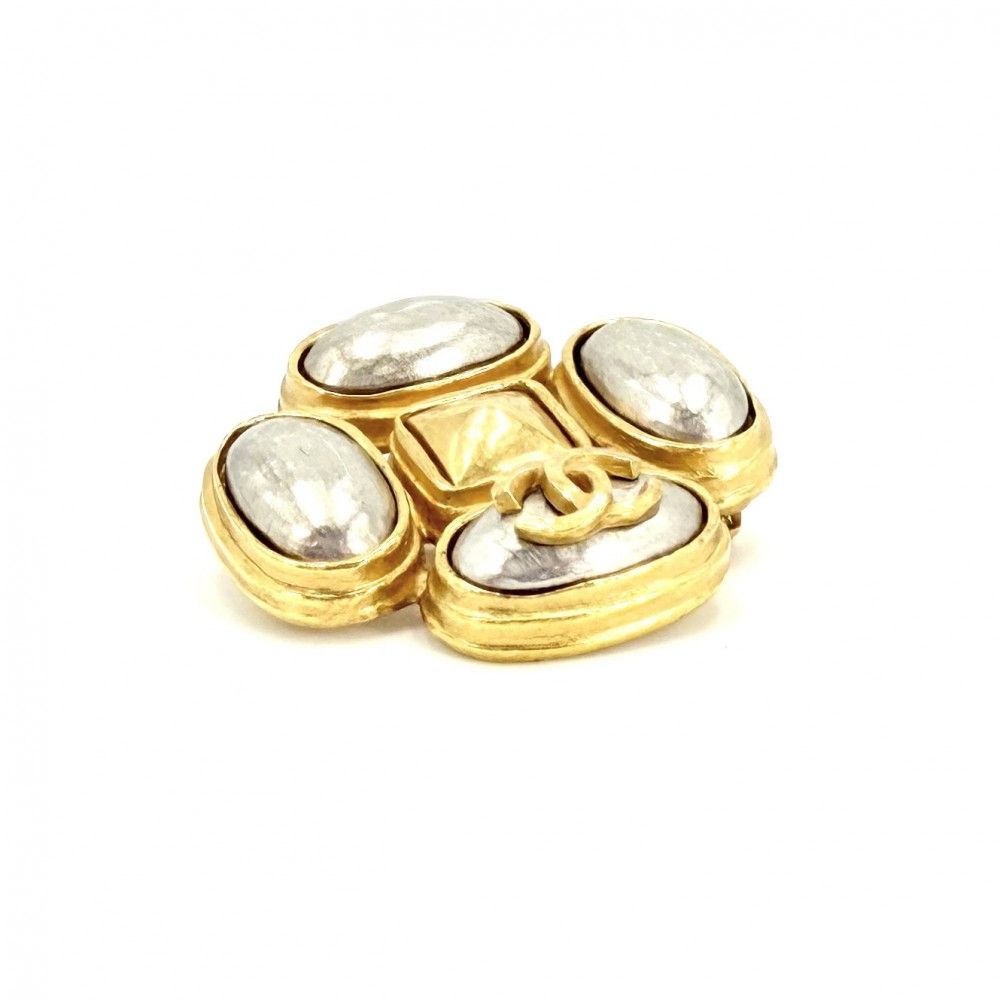 Chanel Brooch CC Logo Vintage Gold Plated Silver — view 3