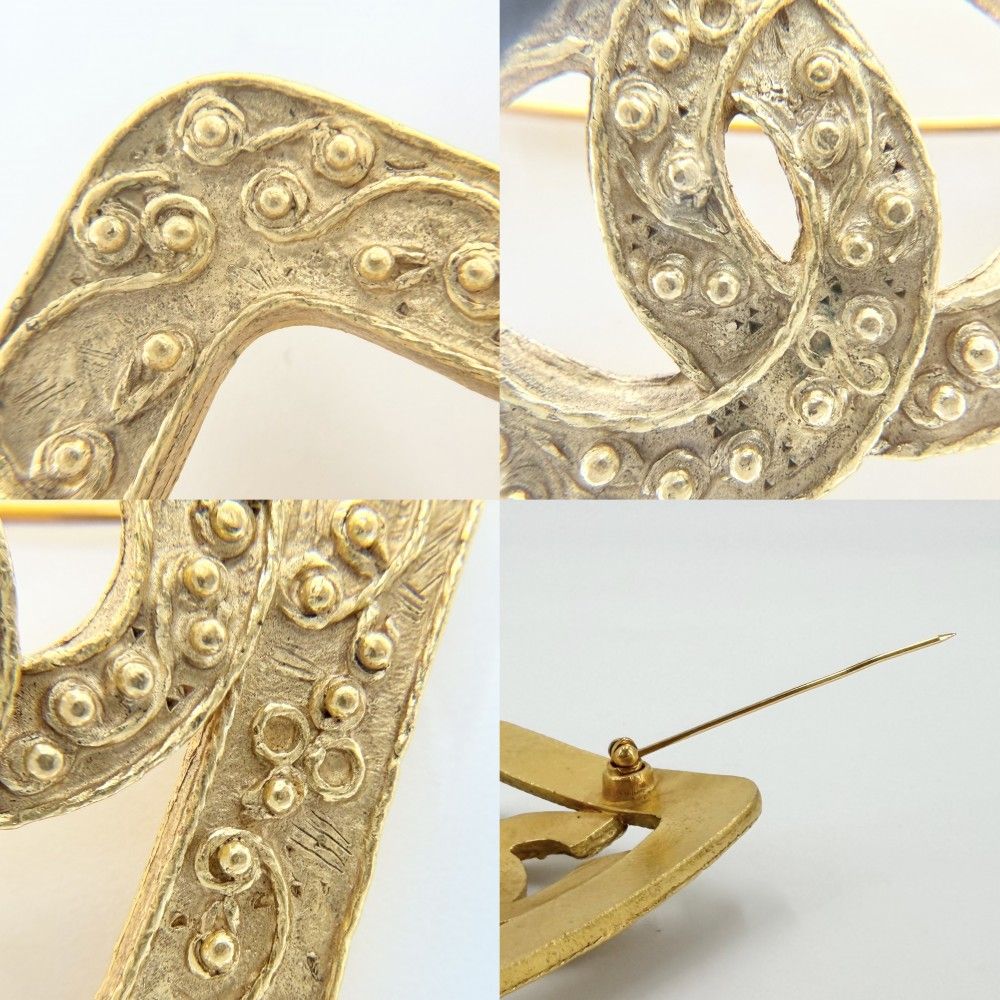 Chanel Brooch CC Logo Vintage Gold Plated — view 5