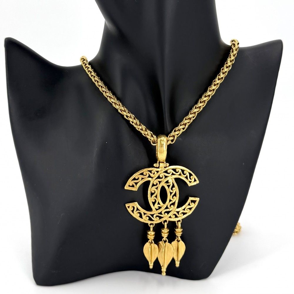 Chanel Necklace CC Logo Long Swing Vintage — view 3