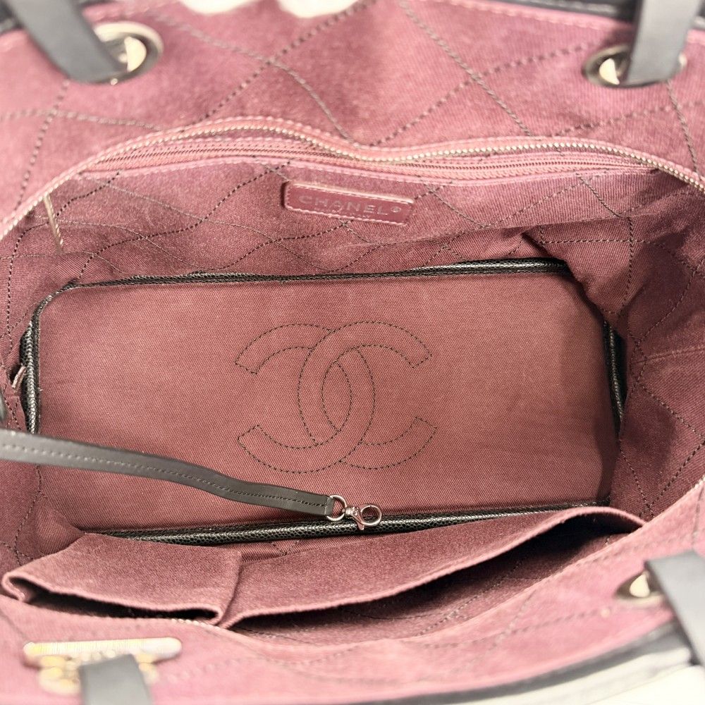 Chanel Handbag on the Road Wild Stitch Tote CC Logo — view 4