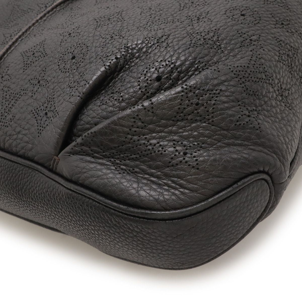 Louis Vuitton Monogram Mahina Selene MM 2-Way Shoulder Bag — view 3