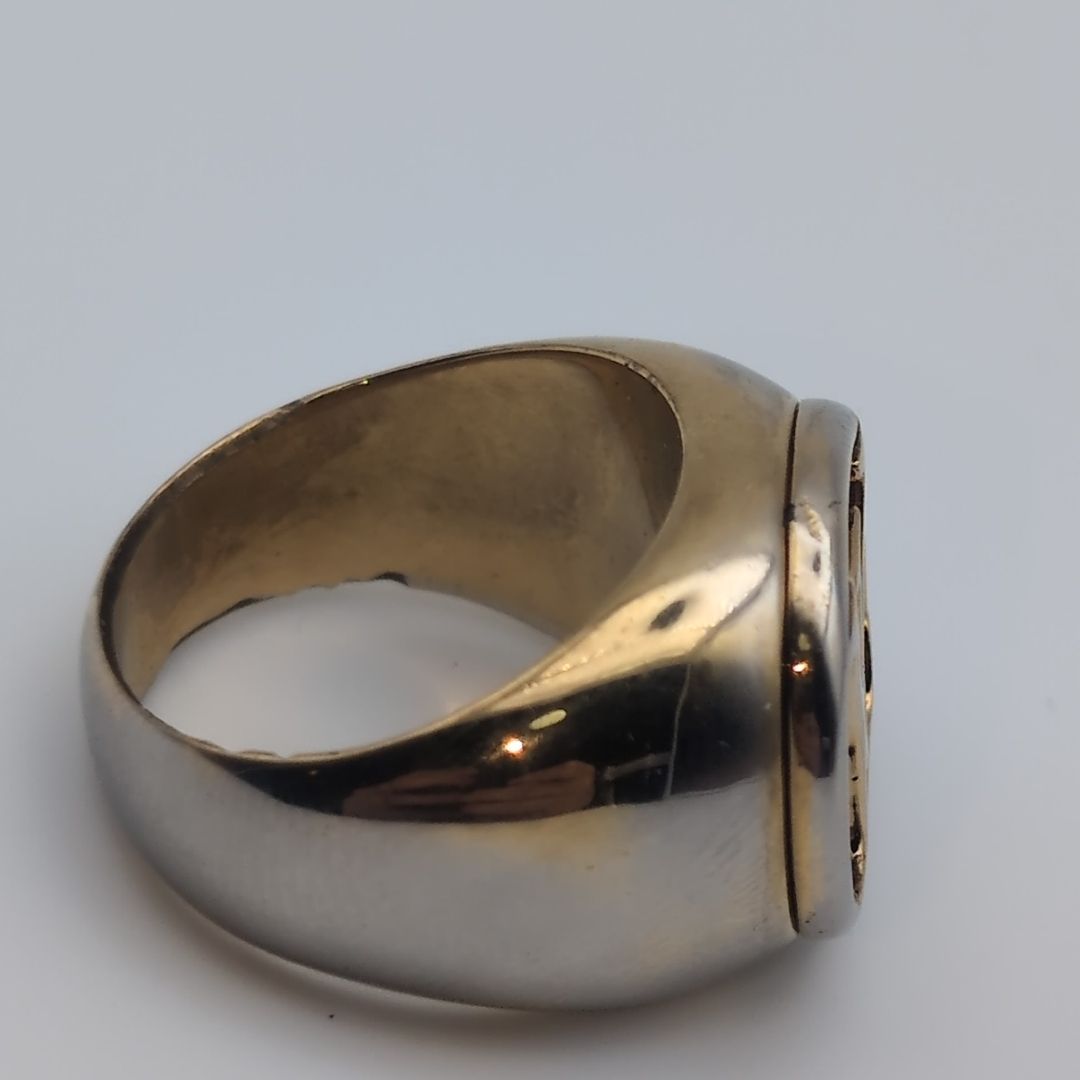 Louis Vuitton Signet Ring LV Logo Gold — view 4