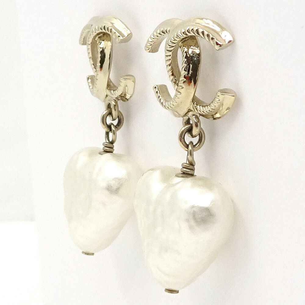 Chanel Earrings Swing CC Logo Pearl — view 2